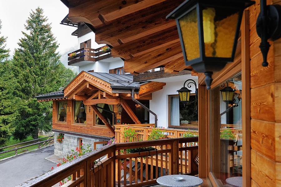 Hotel Touring Madonna di Campiglio Exterior photo